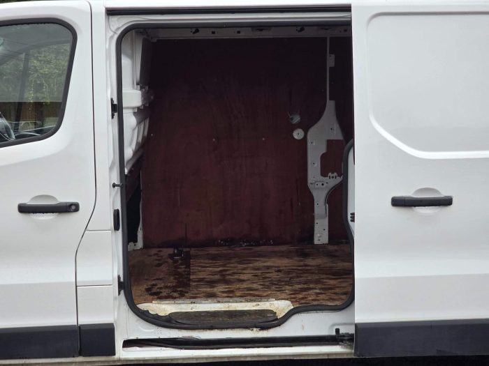 Vauxhall Vivaro - Image 10