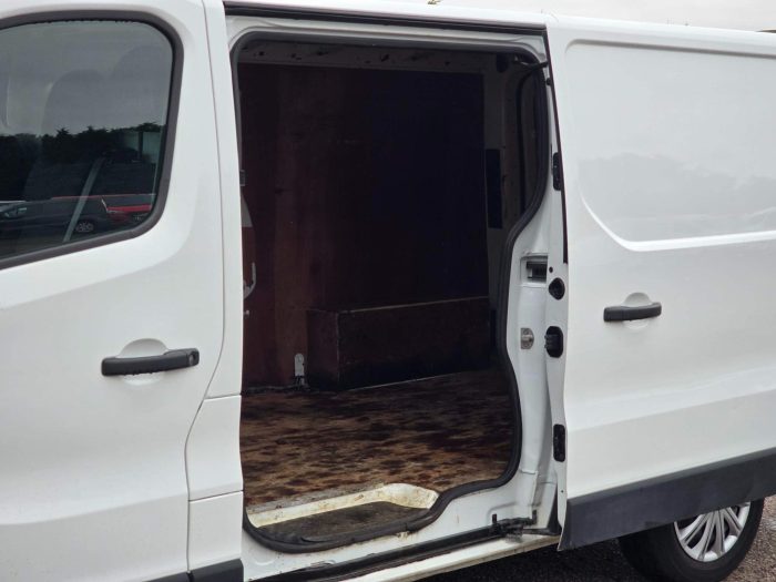 Vauxhall Vivaro - Image 11