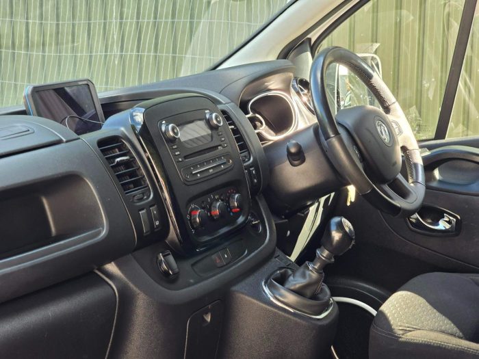 Vauxhall Vivaro - Image 12