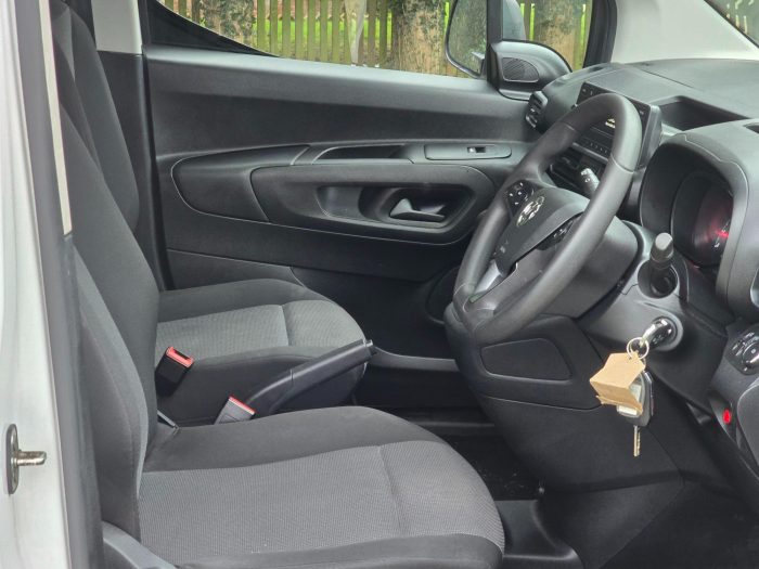 Vauxhall Combo - Image 12