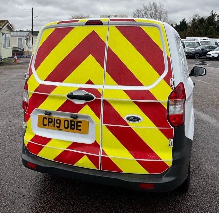 Ford Transit Courier - Image 6