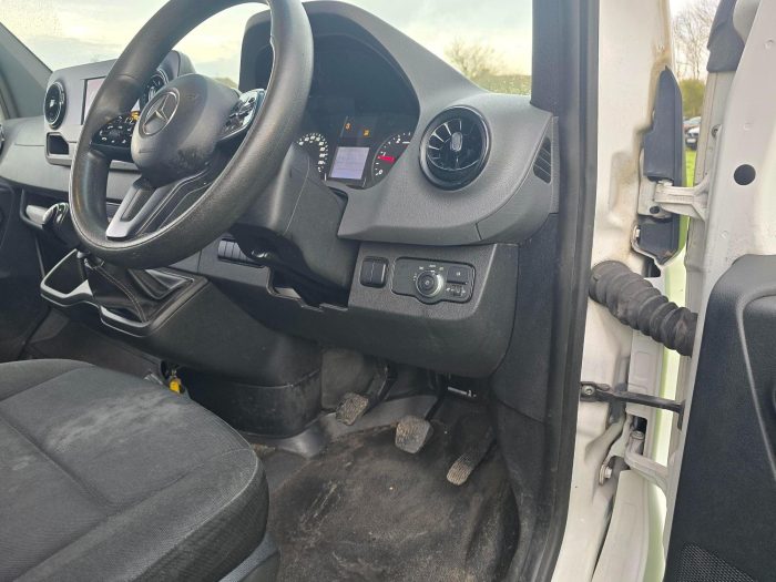 Mercedes-Benz Sprinter - Image 9