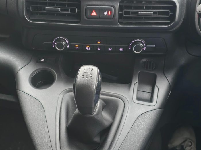 Vauxhall Combo - Image 16
