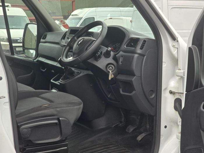 Renault Master - Image 12