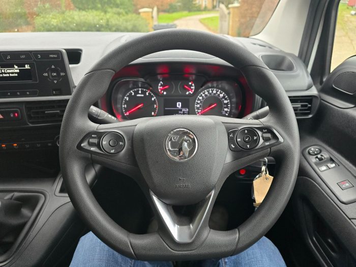 Vauxhall Combo - Image 13