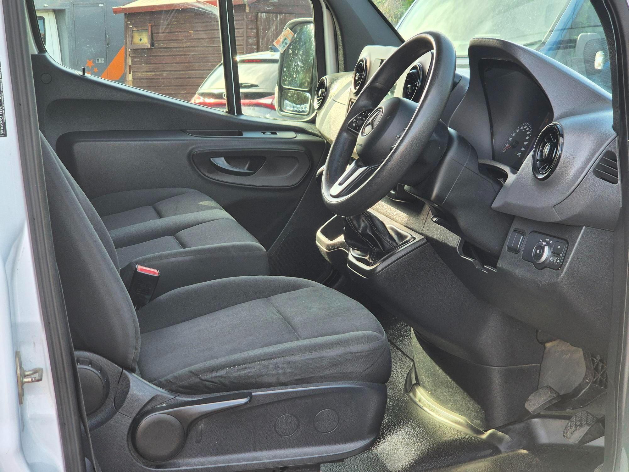 Mercedes-Benz Sprinter - Image 14
