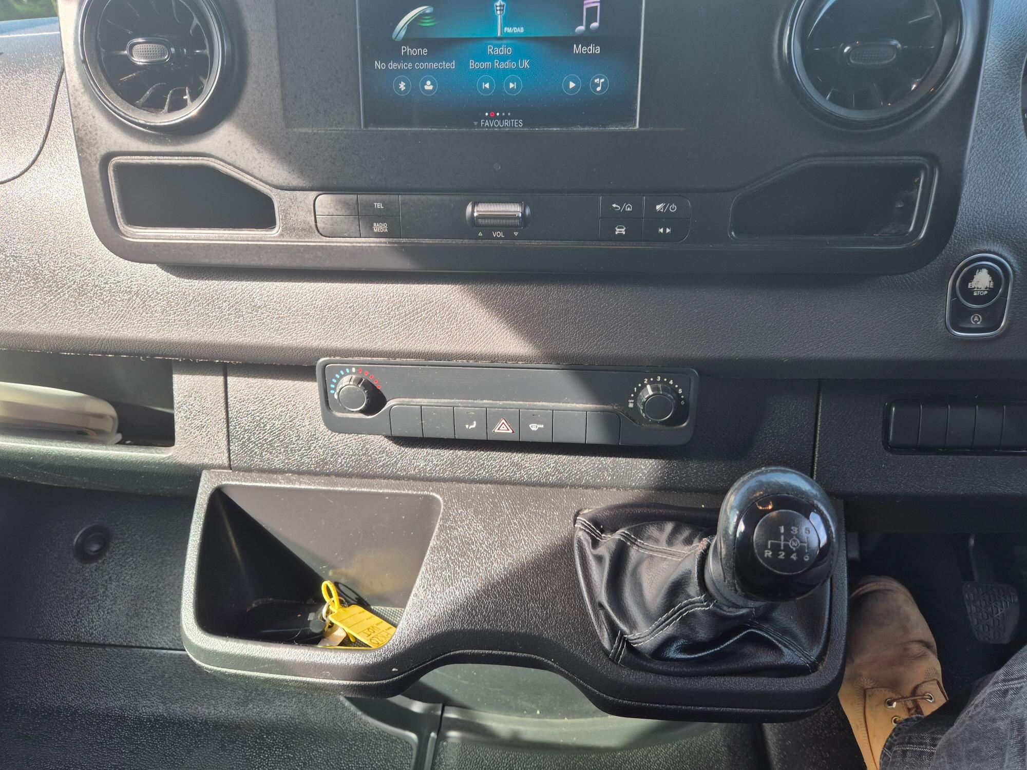 Mercedes-Benz Sprinter - Image 12