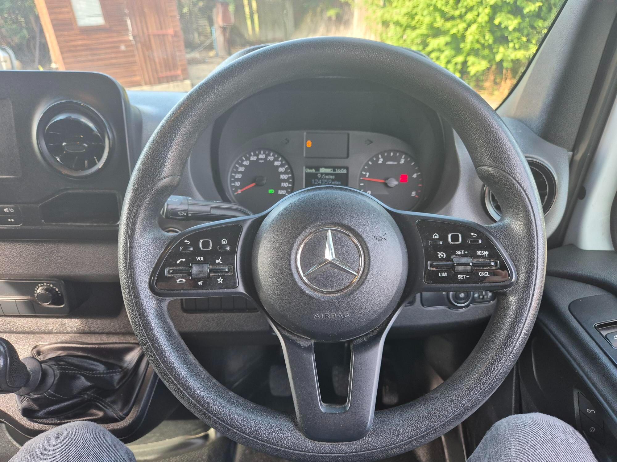 Mercedes-Benz Sprinter - Image 10