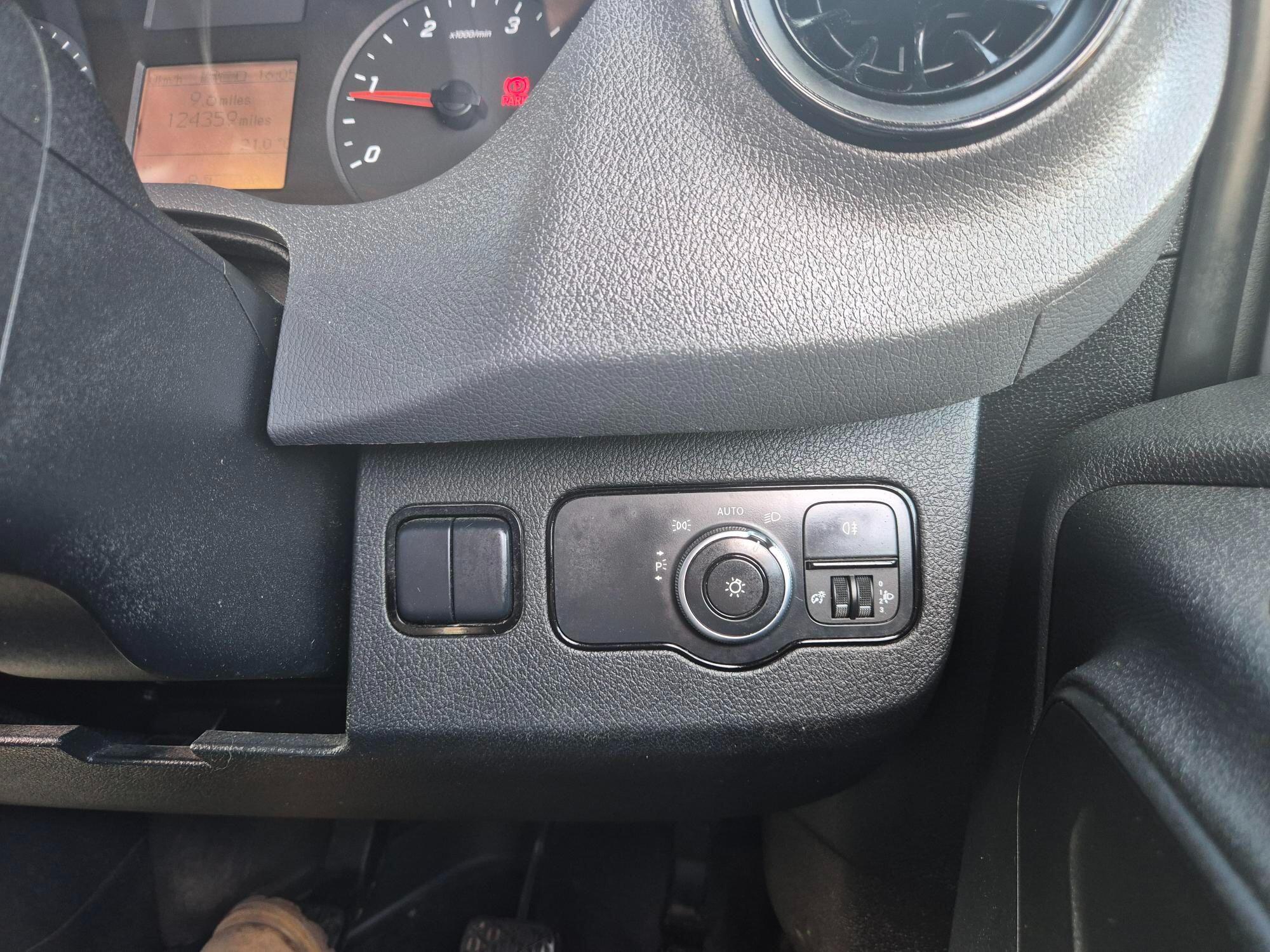 Mercedes-Benz Sprinter - Image 13