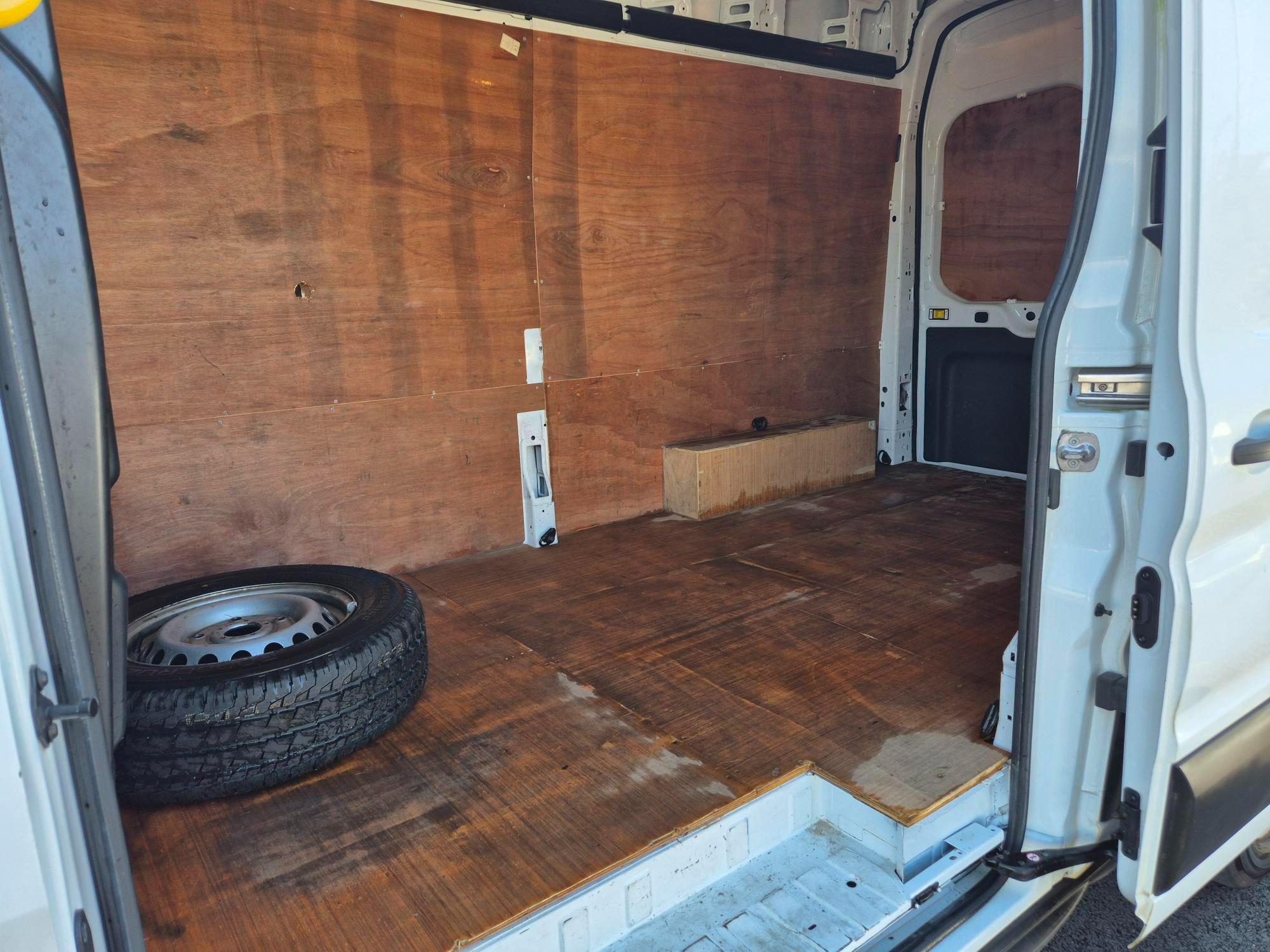 Ford Transit - Image 15