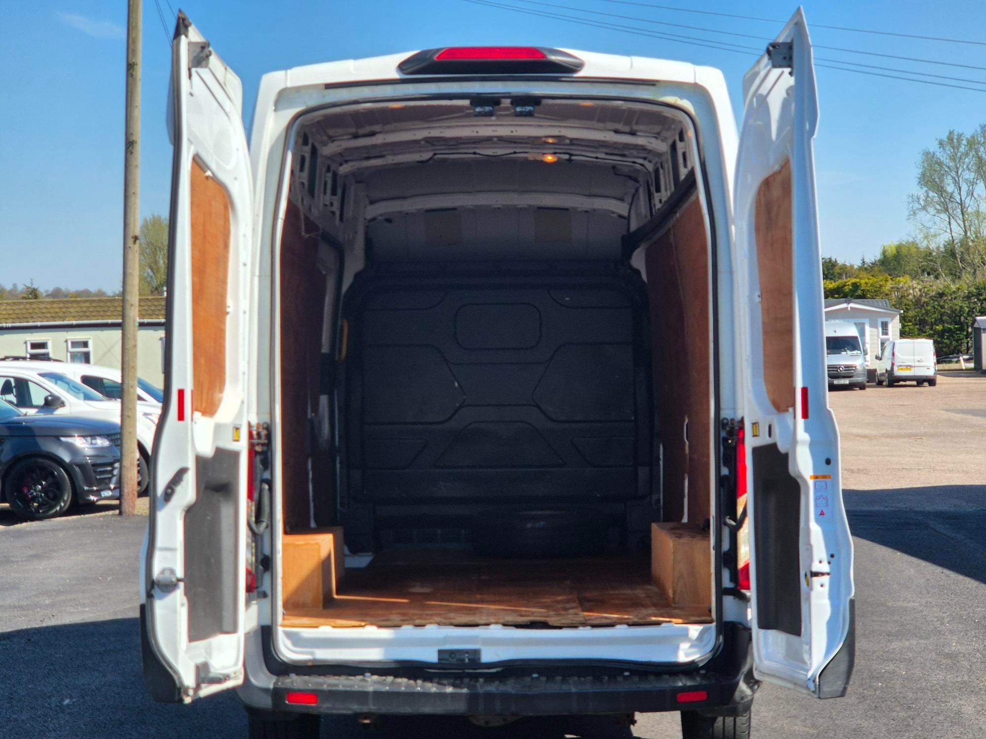 Ford Transit - Image 16