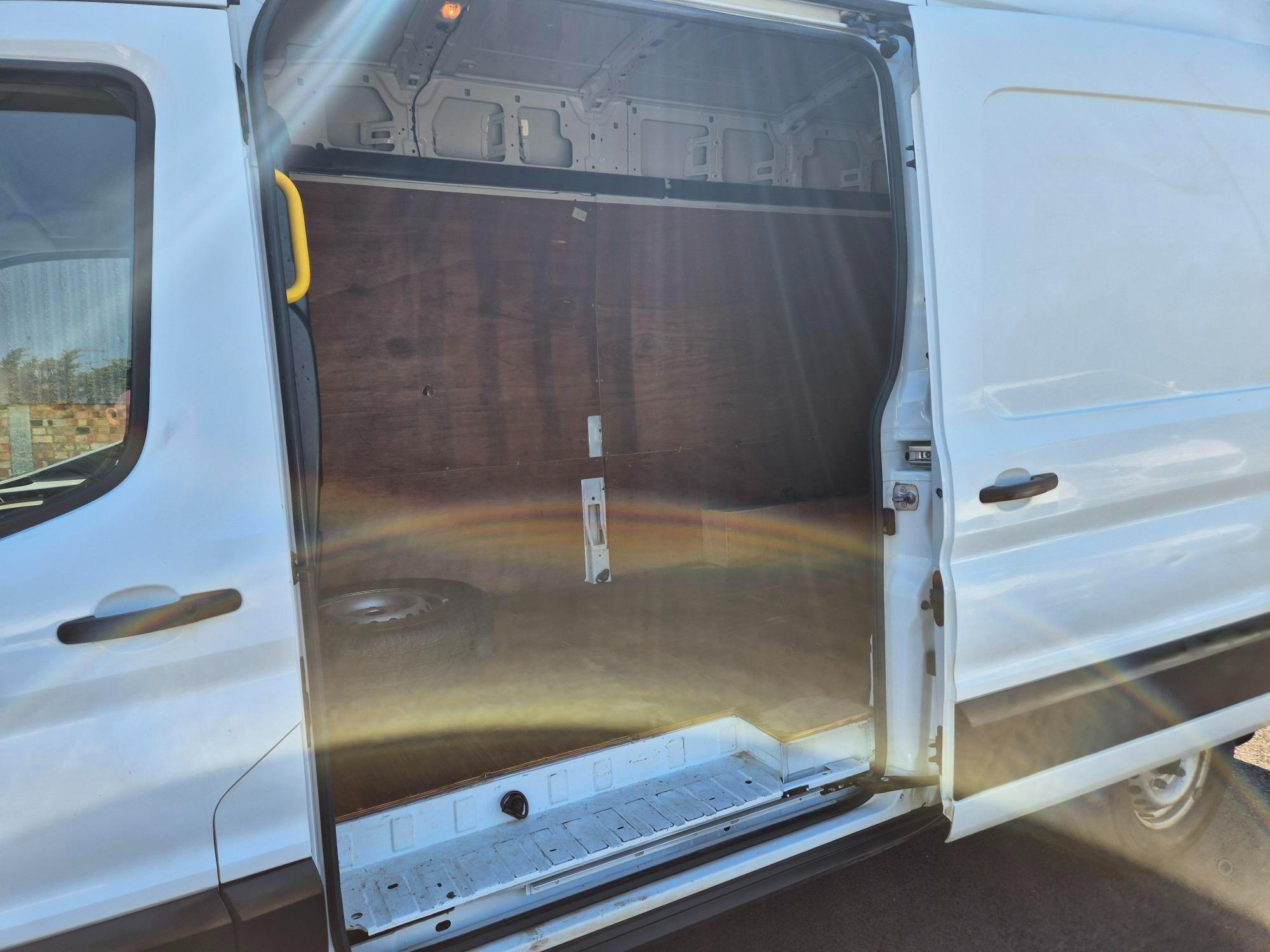 Ford Transit - Image 14