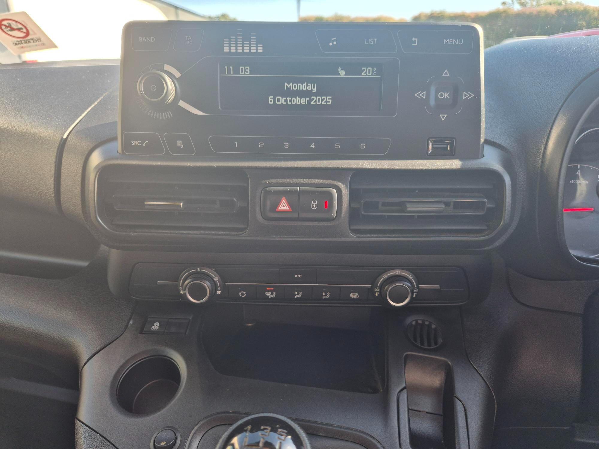 Vauxhall Combo - Image 15