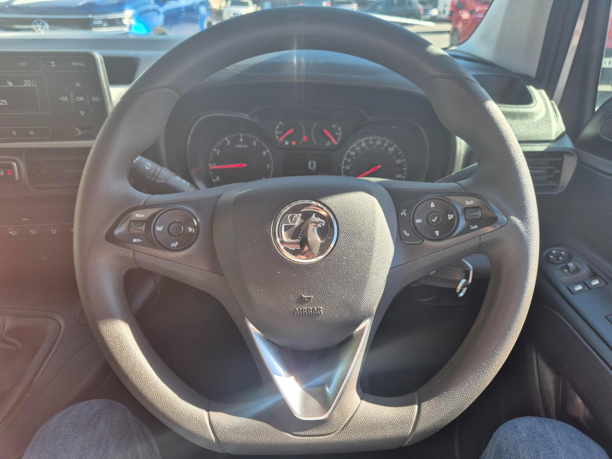 Vauxhall Combo - Image 14