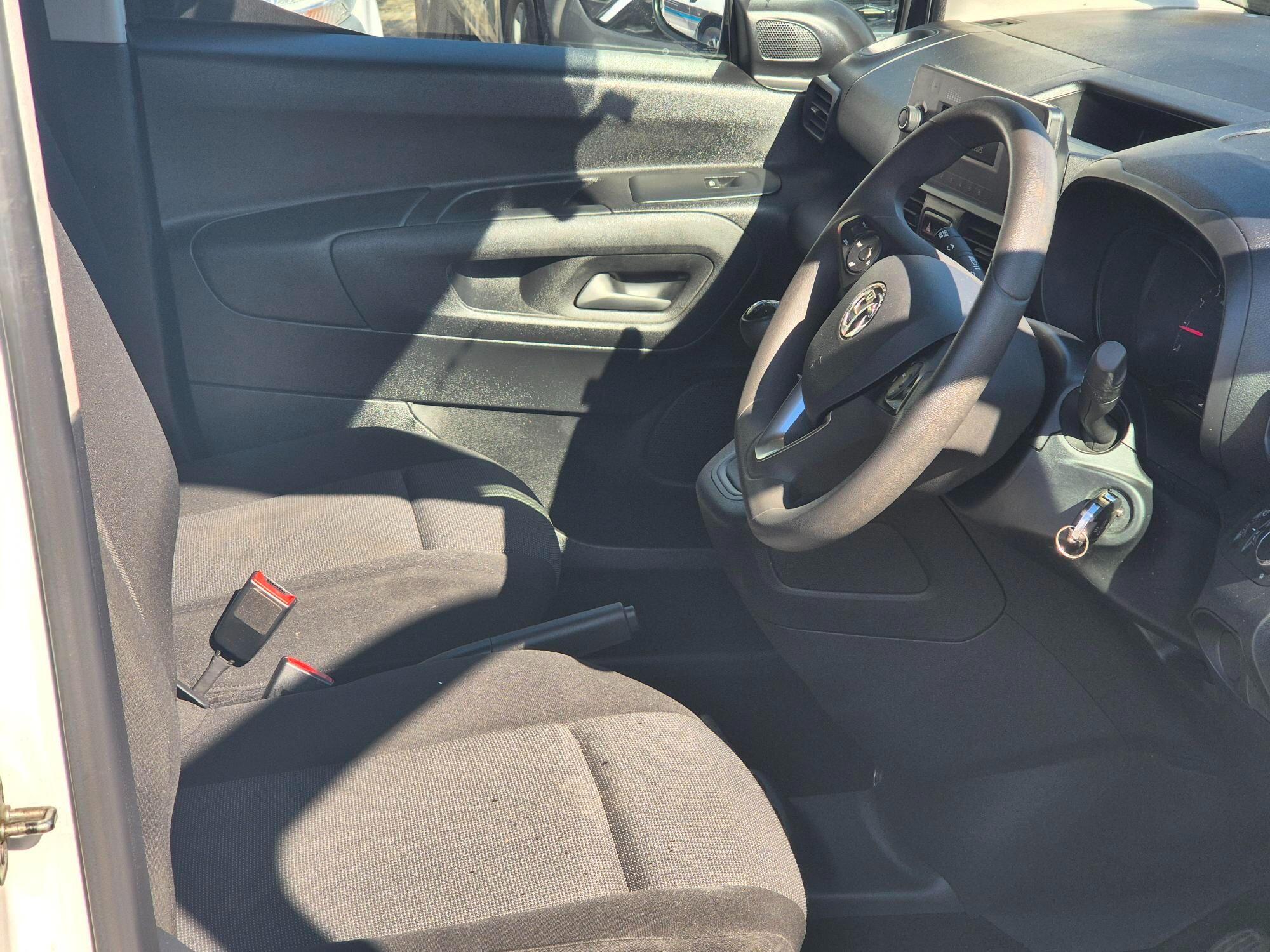 Vauxhall Combo - Image 18