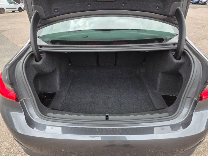 BMW 3 Series - Image 11