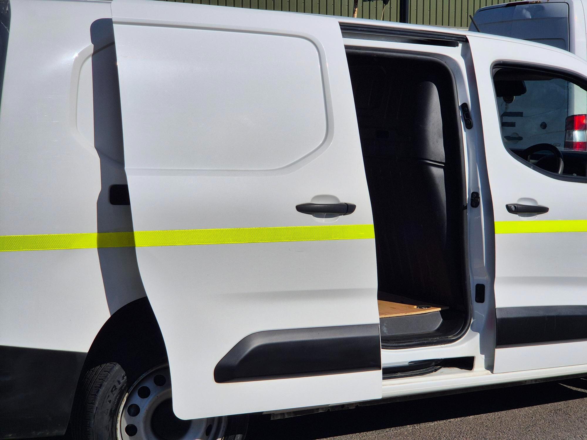 Vauxhall Combo - Image 10