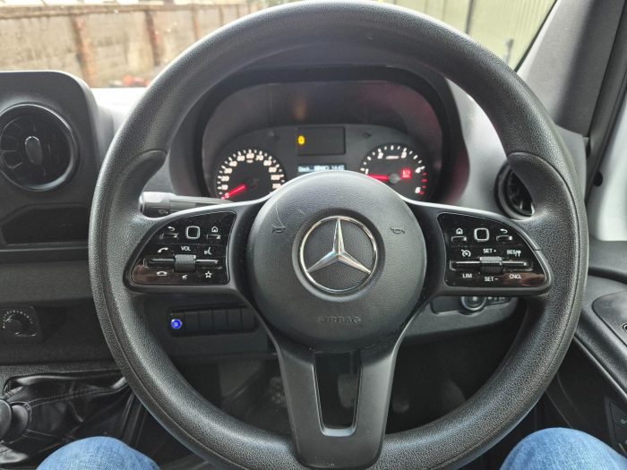 Mercedes-Benz Sprinter - Image 17