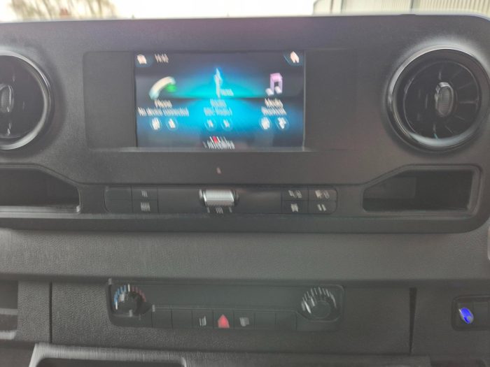 Mercedes-Benz Sprinter - Image 18