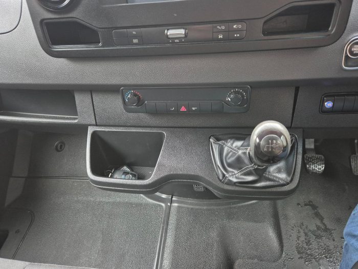 Mercedes-Benz Sprinter - Image 19