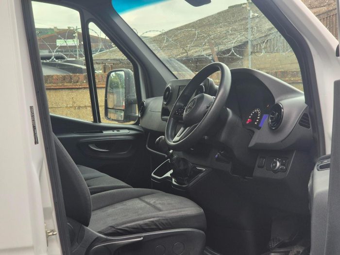 Mercedes-Benz Sprinter - Image 12