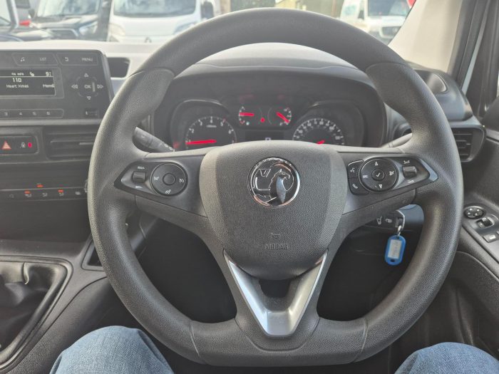 Vauxhall Combo - Image 11