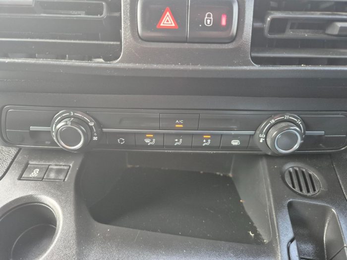 Vauxhall Combo - Image 13