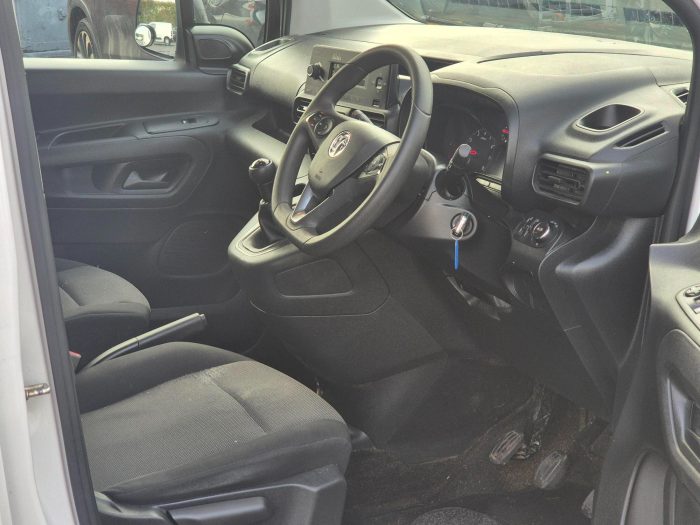 Vauxhall Combo - Image 8