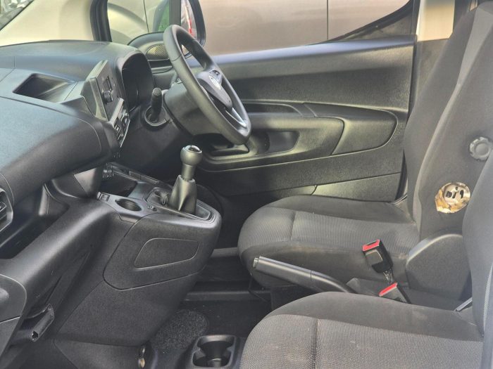 Vauxhall Combo - Image 14