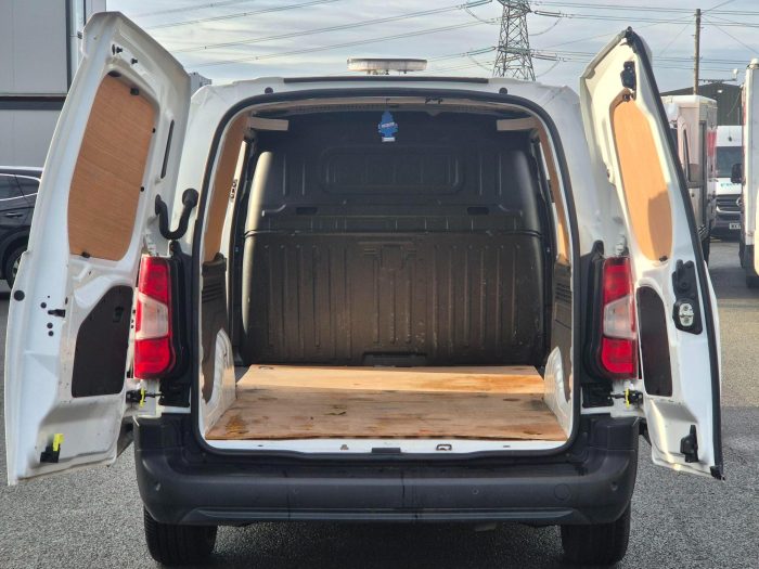 Vauxhall Combo - Image 6