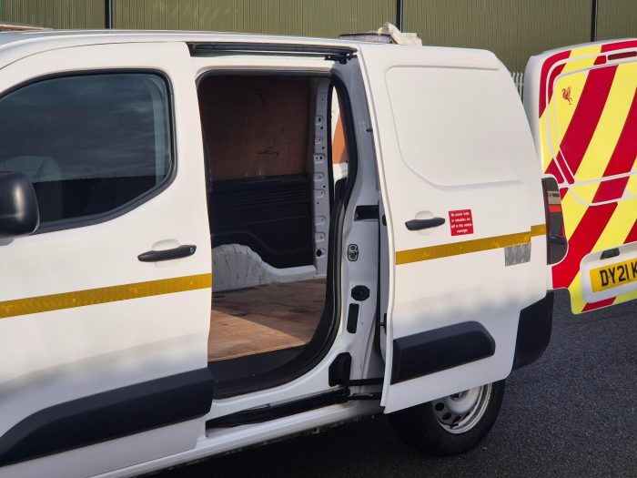 Vauxhall Combo - Image 15