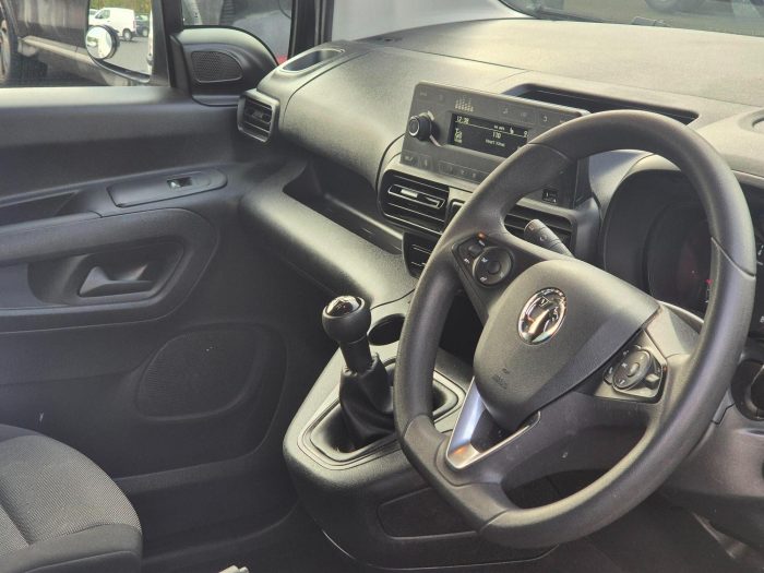 Vauxhall Combo - Image 9