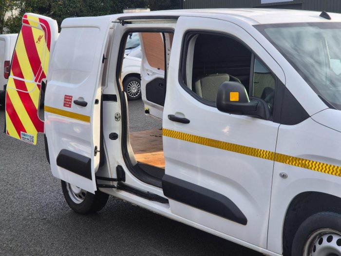 Vauxhall Combo - Image 16