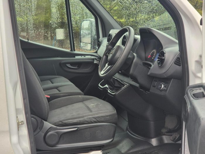 Mercedes-Benz Sprinter - Image 15