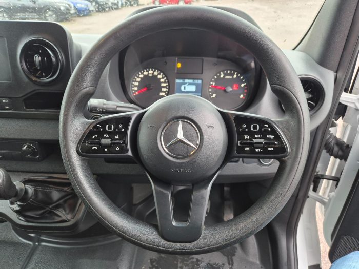 Mercedes-Benz Sprinter - Image 13