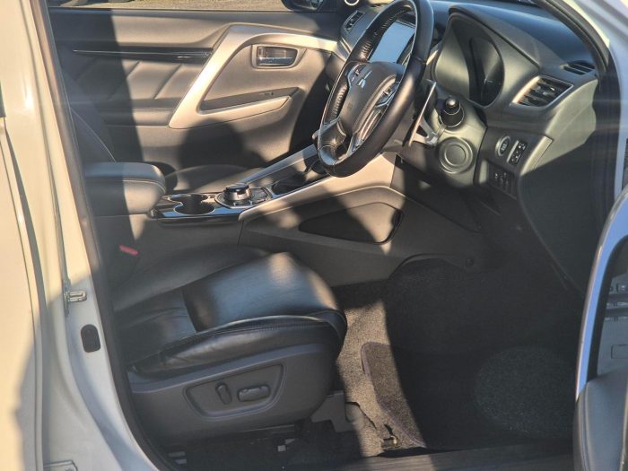 Mitsubishi Shogun Sport - Image 10