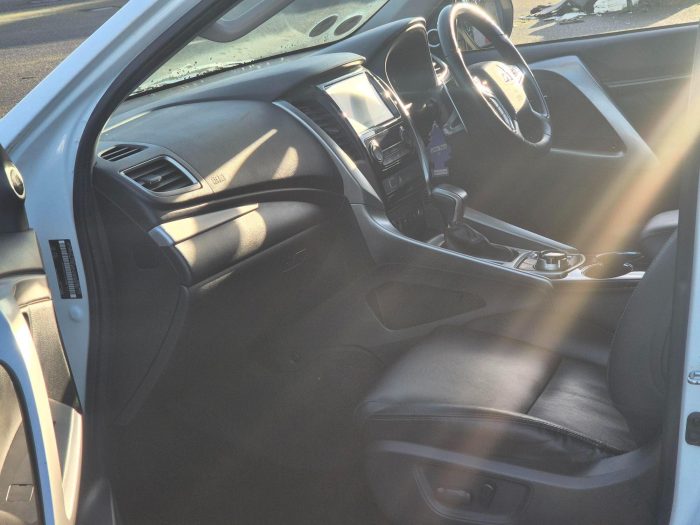 Mitsubishi Shogun Sport - Image 16